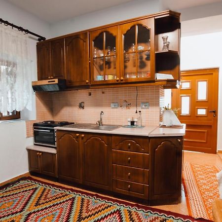 Bb Traditional Apartment Gjirokastër Exteriör bild