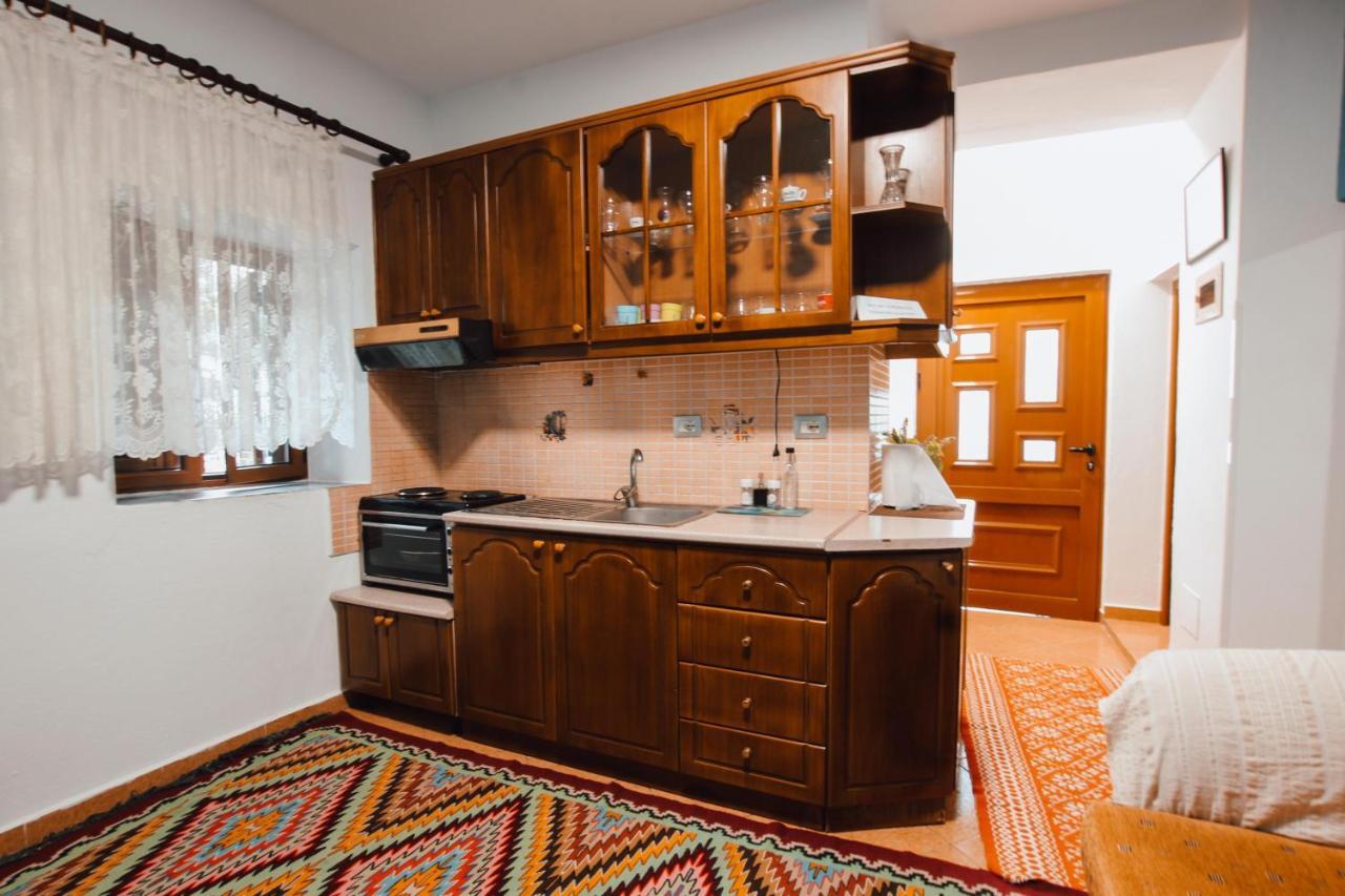 Bb Traditional Apartment Gjirokastër Exteriör bild