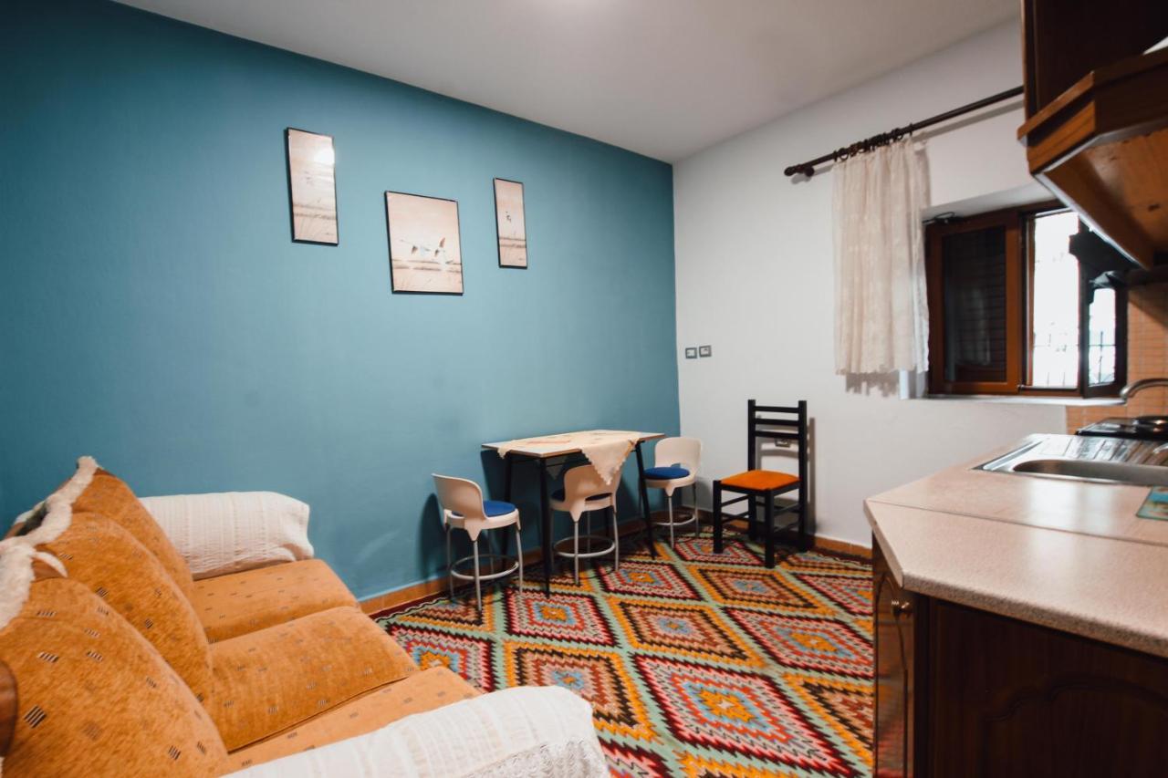 Bb Traditional Apartment Gjirokastër Exteriör bild