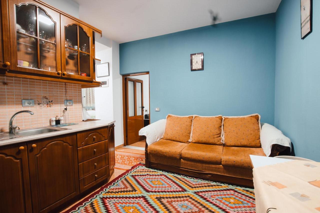 Bb Traditional Apartment Gjirokastër Exteriör bild